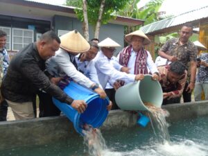 Kakanwil Ditjenpas Malut dan Wakil Komite III DPD RI Resmikan Kolam Budidaya Ikan Koi di Rutan Soasio Tidore