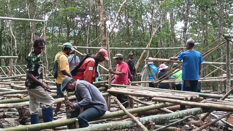 Sekitar 300 Umat Paroki HKY Bombay Optimis Persiapkan Lokasi Bable Camp 2026 di Wirinkolaay
